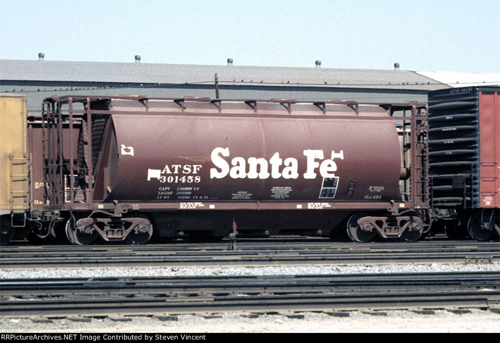 Santa Fe covered hopper ATSF #301458